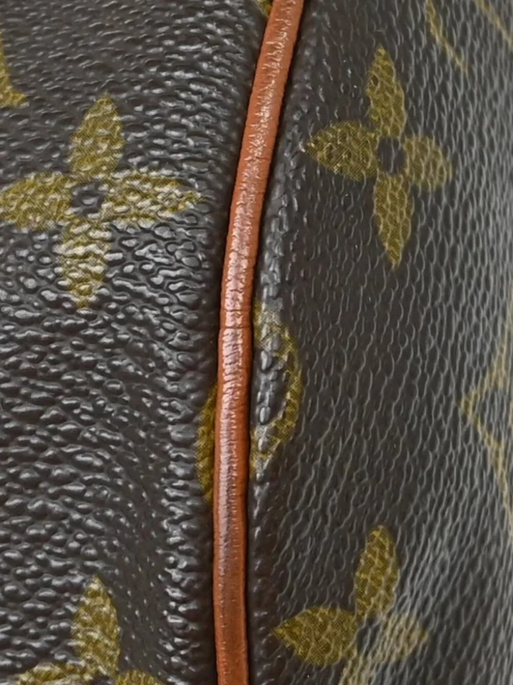 Louis Vuitton outside 	ab